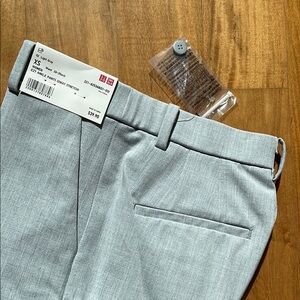 Uniqlo EZY ankle length suit pants aka smart ankle pants XS light grey